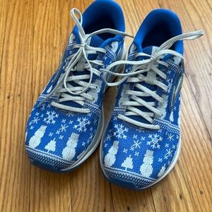 EUC Brooks Revel 3 Run Merry Christmas Ugly Sweater sneakers Size 8.5